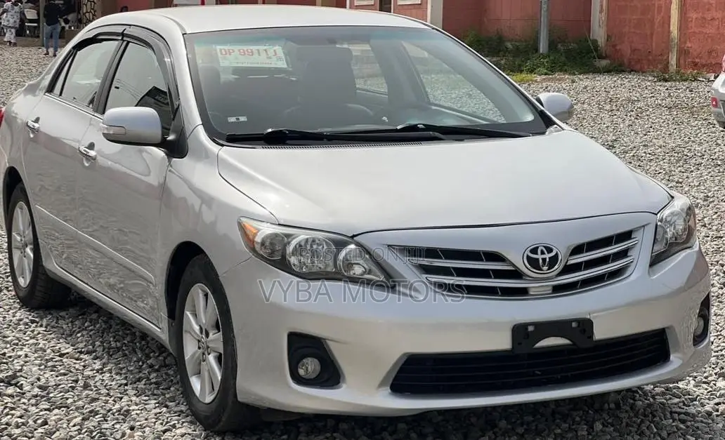 Toyota Corolla 2012 Silver