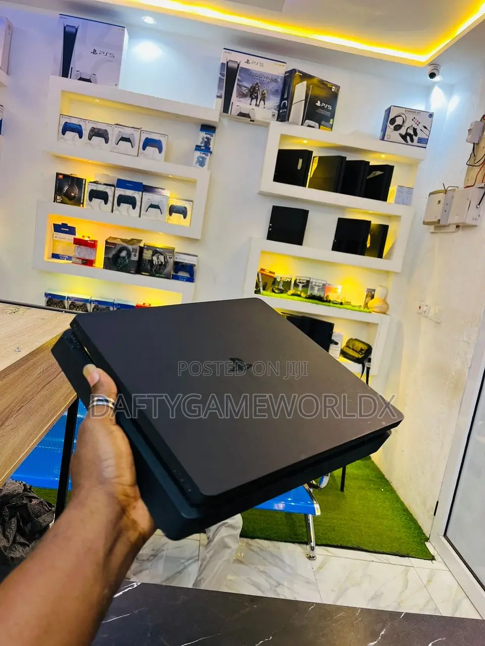 Uk Used Ps4 Slim With Loaded Games With 2 Controllers