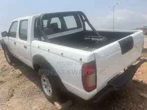 Nissan Hardbody 2016 White