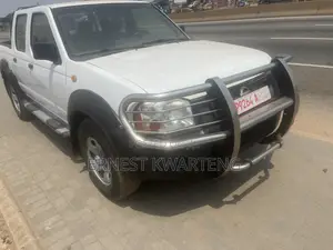 Nissan Hardbody 2013 White