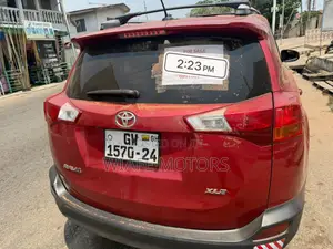 Toyota RAV4 XLE 4dr SUV AWD (2.5L 4cyl 6A) 2015 Red