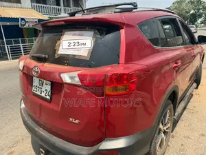 Toyota RAV4 XLE 4dr SUV AWD (2.5L 4cyl 6A) 2015 Red