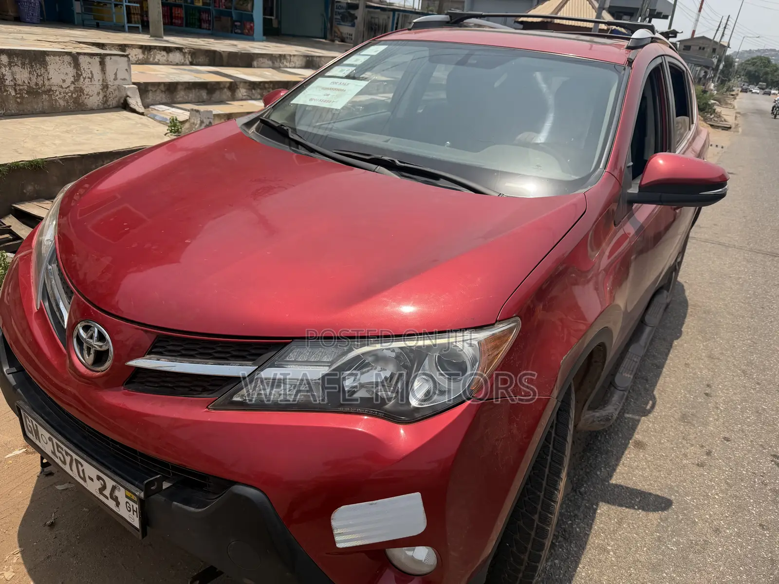 Toyota RAV4 XLE 4dr SUV AWD (2.5L 4cyl 6A) 2015 Red