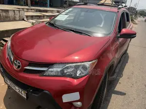 Toyota RAV4 XLE 4dr SUV AWD (2.5L 4cyl 6A) 2015 Red