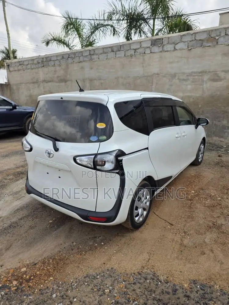 Toyota Sienta 2016 White