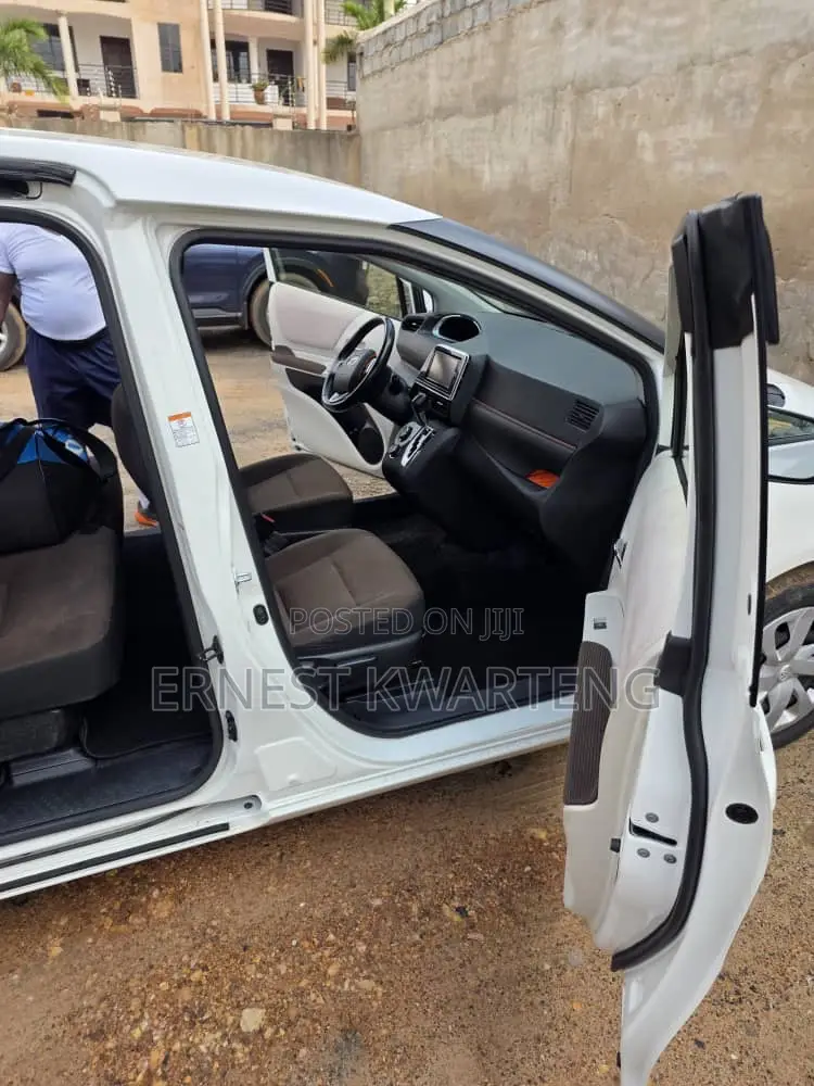 Toyota Sienta 2016 White