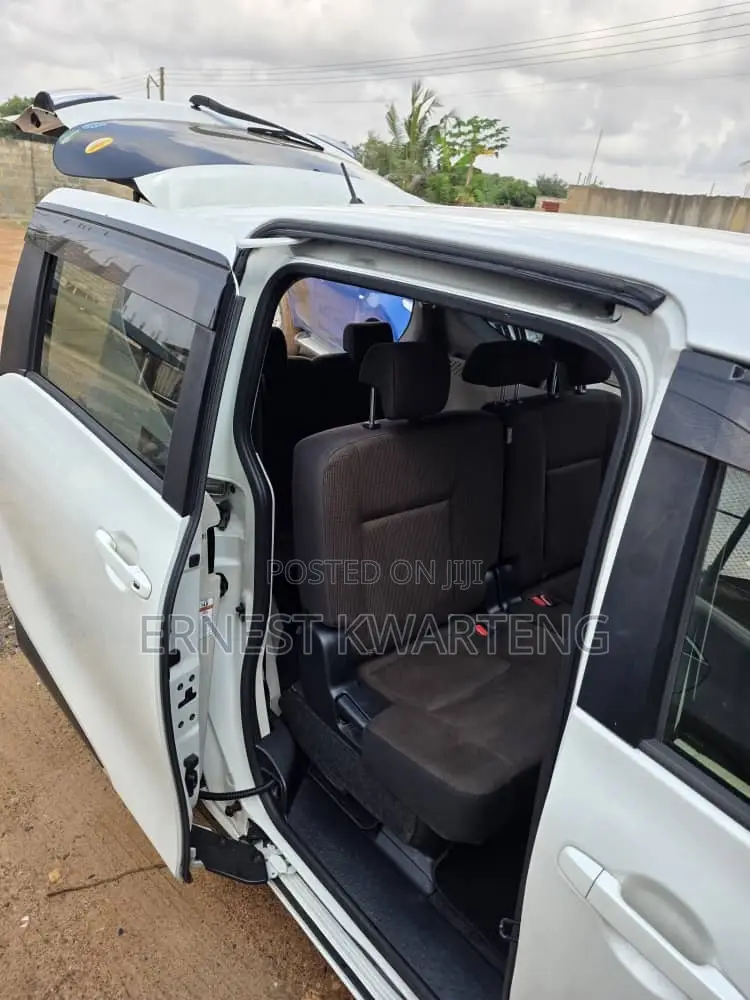 Toyota Sienta 2016 White
