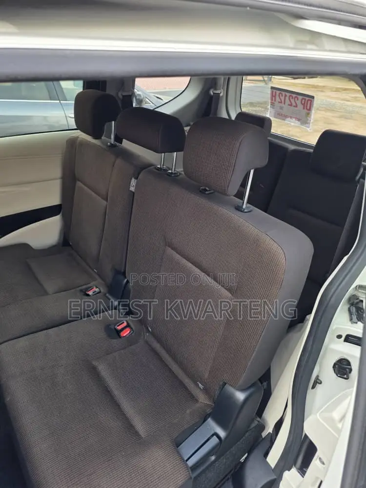 Toyota Sienta 2016 White