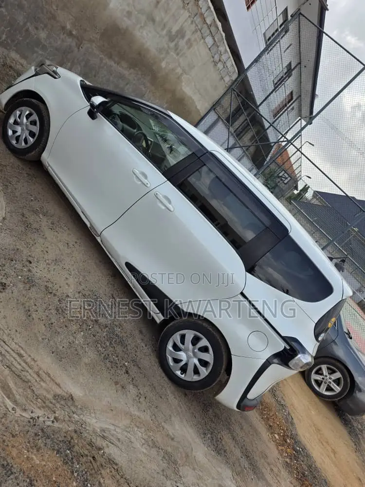 Toyota Sienta 2016 White