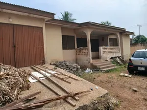 3bdrm House in Bushroad Curve, Teshie for rent