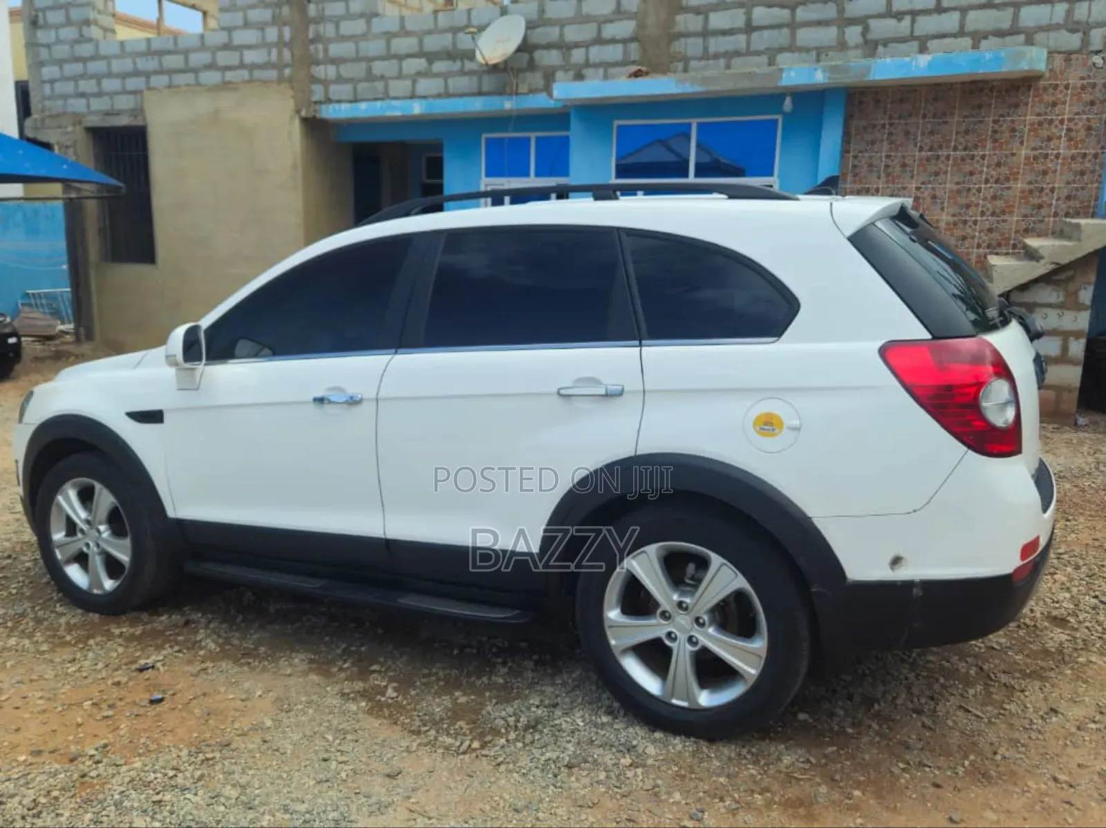 Chevrolet Captiva 2.0D Automatic 2011 White