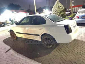 Hyundai Elantra 2003 White