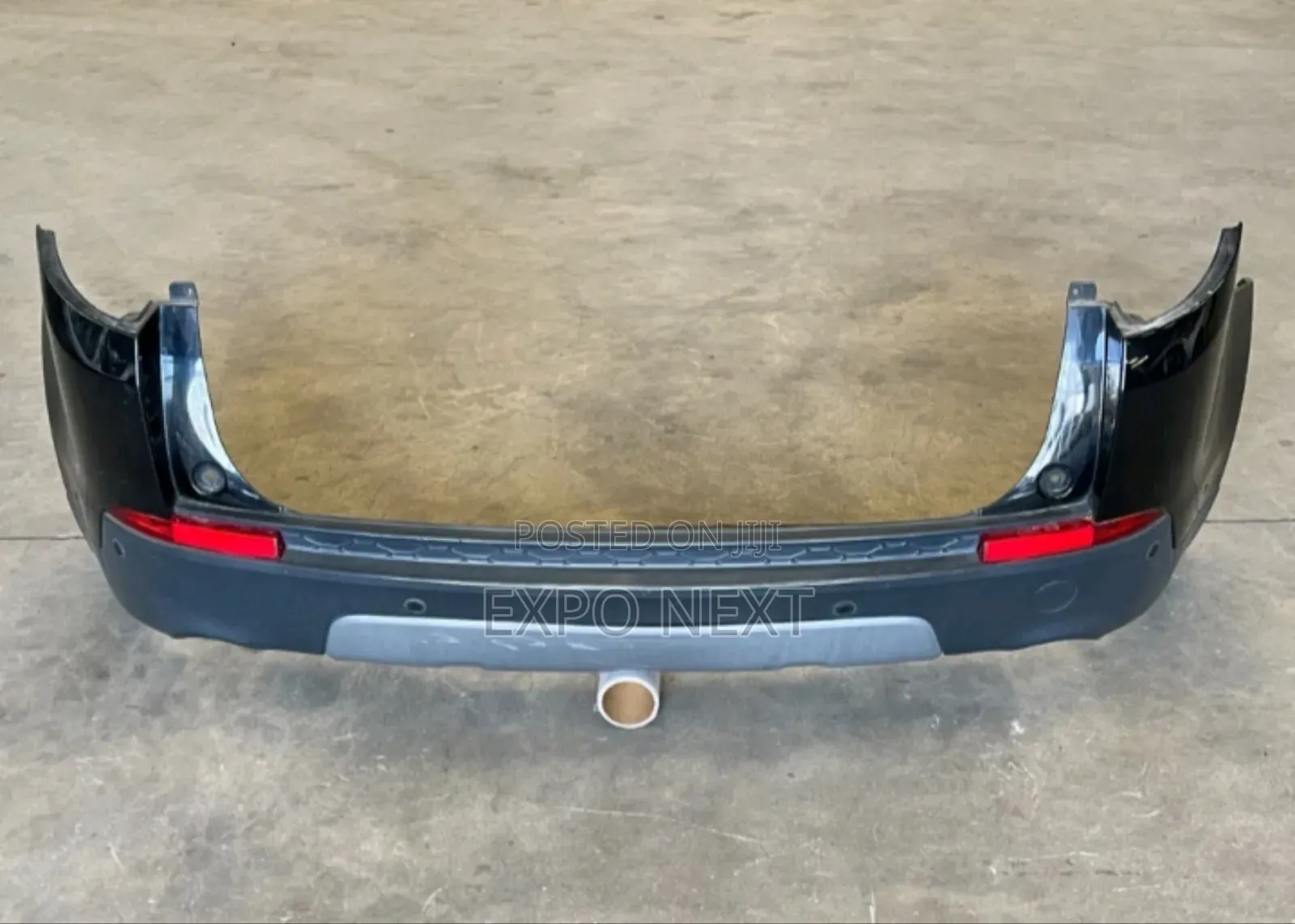 Back Bumper Cover For A 2015-2019 Land Rover Discovery Sport Se