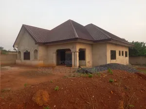 3bdrm House in Ejisu Saapeh, Onwe. for sale