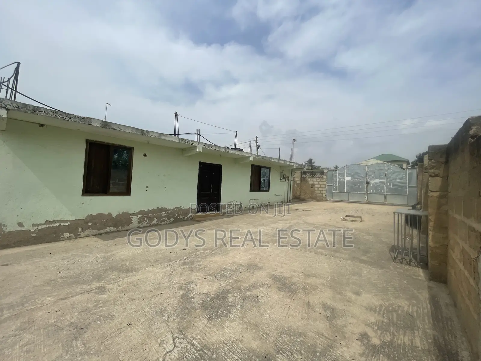 Four Unit Chamber and Hall Apartment for Sale