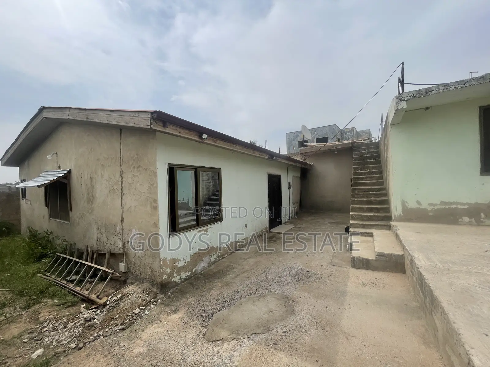 Four Unit Chamber and Hall Apartment for Sale