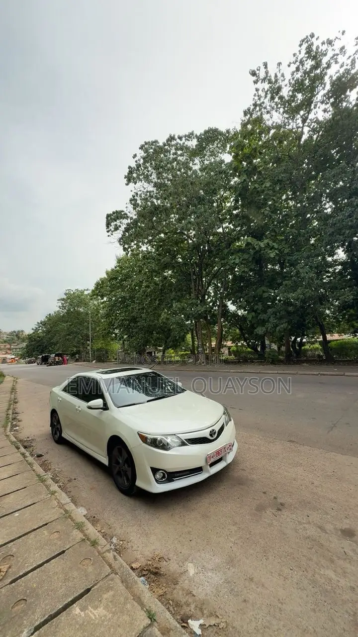Toyota Camry SE 4dr Sedan (2.5L 4cyl 6A) 2012 Pearl