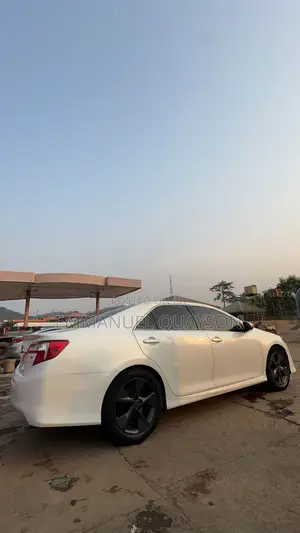 Toyota Camry SE 4dr Sedan (2.5L 4cyl 6A) 2012 Pearl