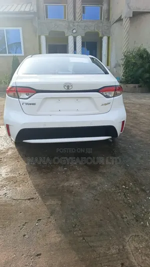 Toyota Corolla 2022 White