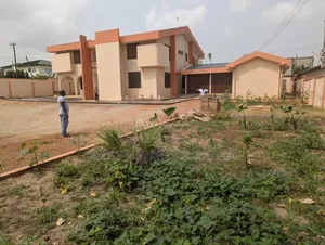 6bdrm House in Accra Metropolitan for sale