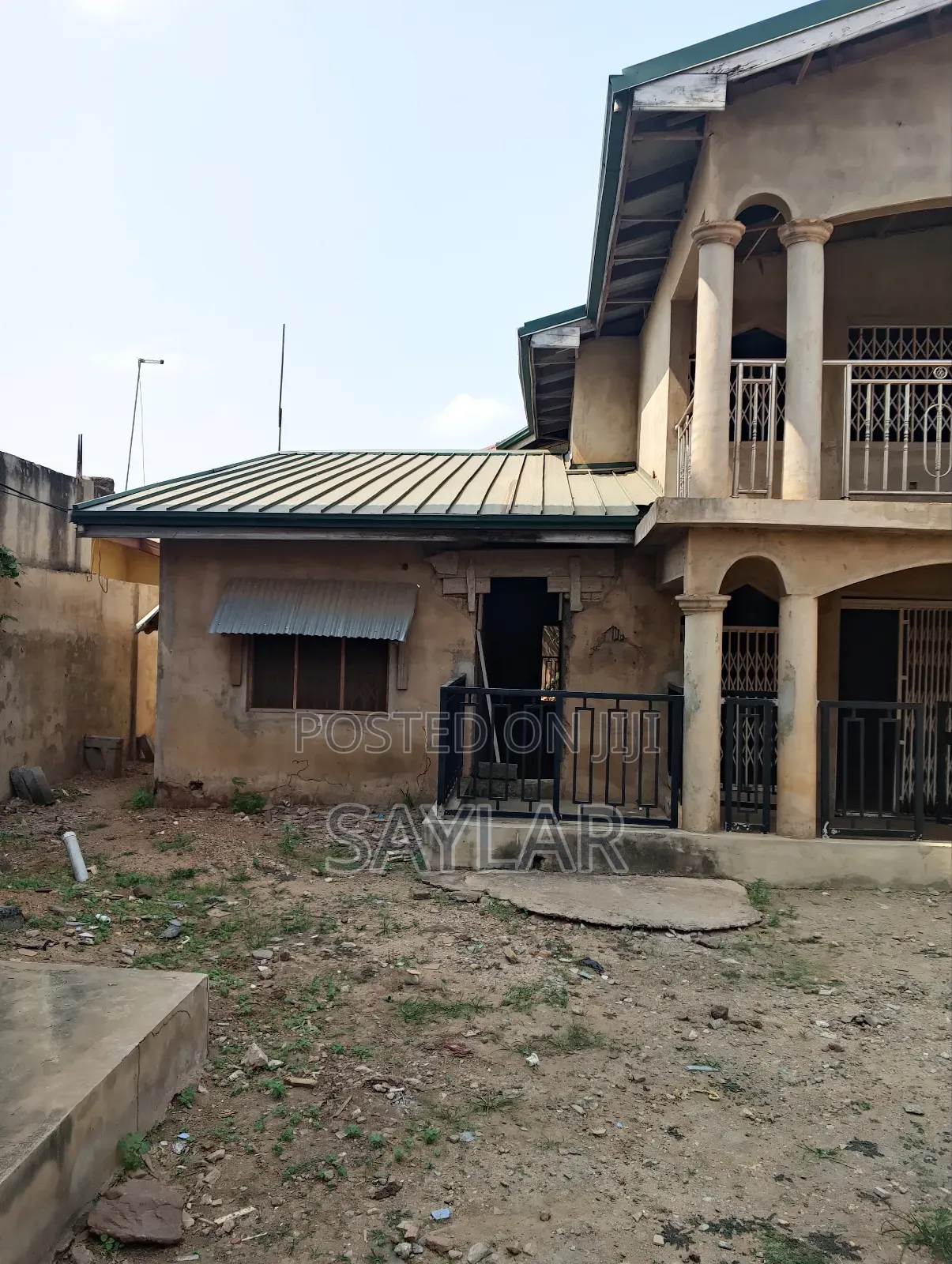6bdrm Mansion in Enjoyy Estates, Tema Metropolitan for sale