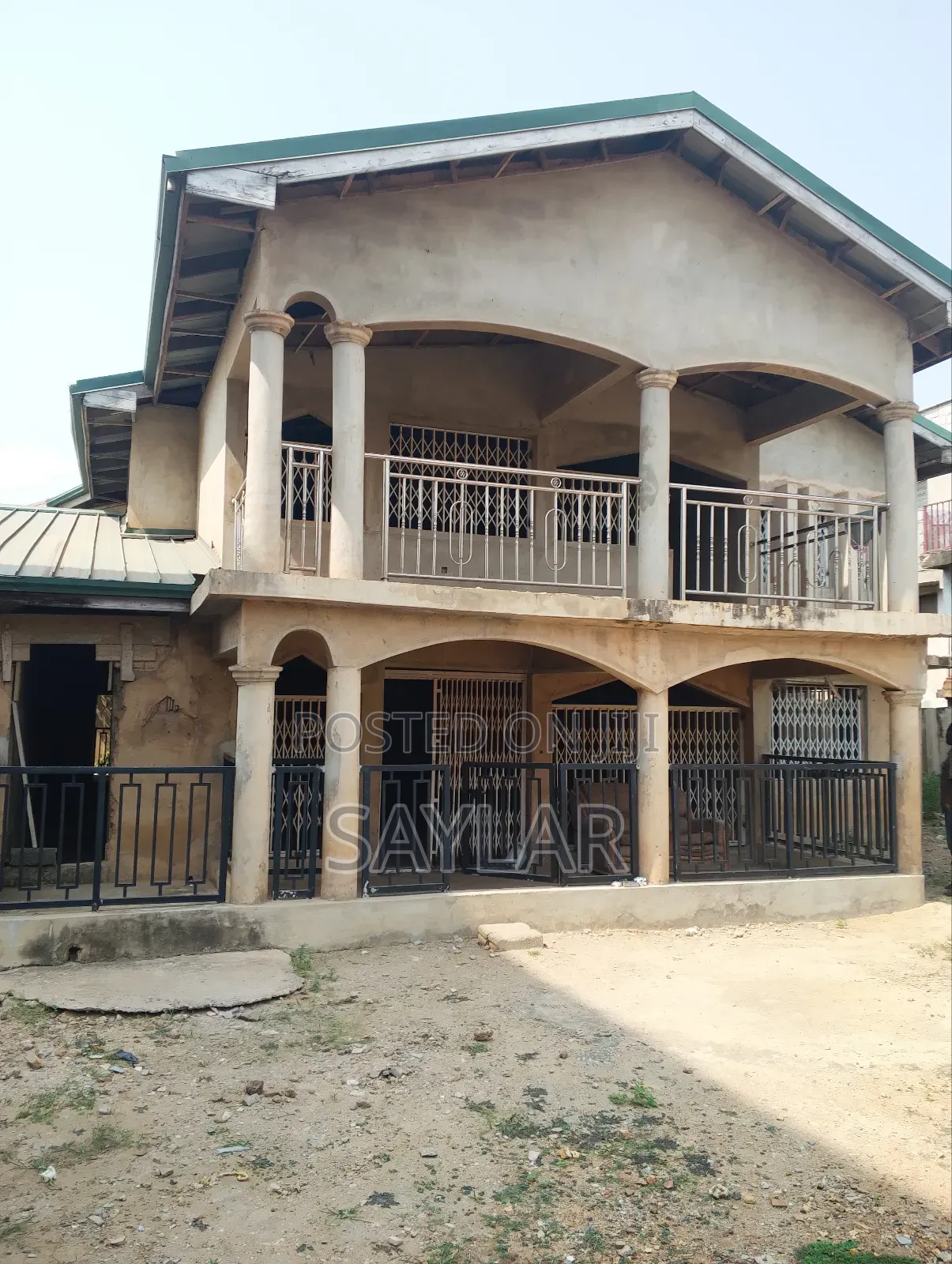 6bdrm Mansion in Enjoyy Estates, Tema Metropolitan for sale