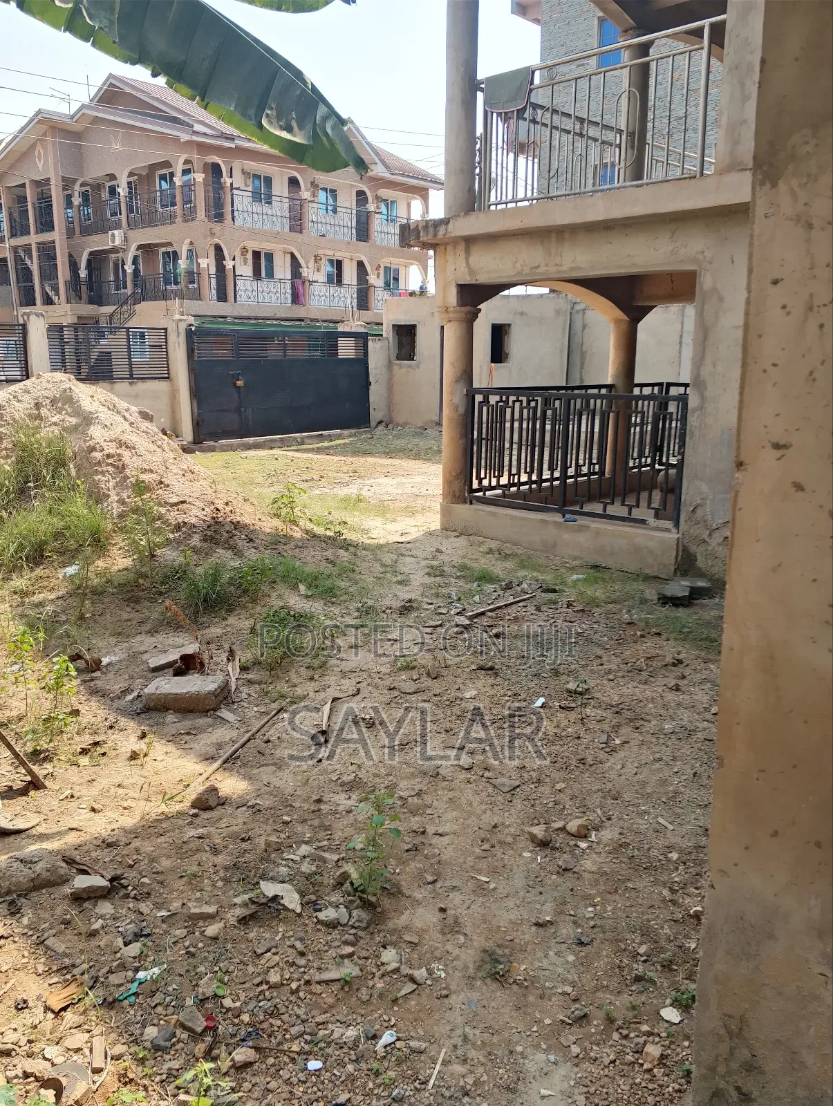6bdrm Mansion in Enjoyy Estates, Tema Metropolitan for sale