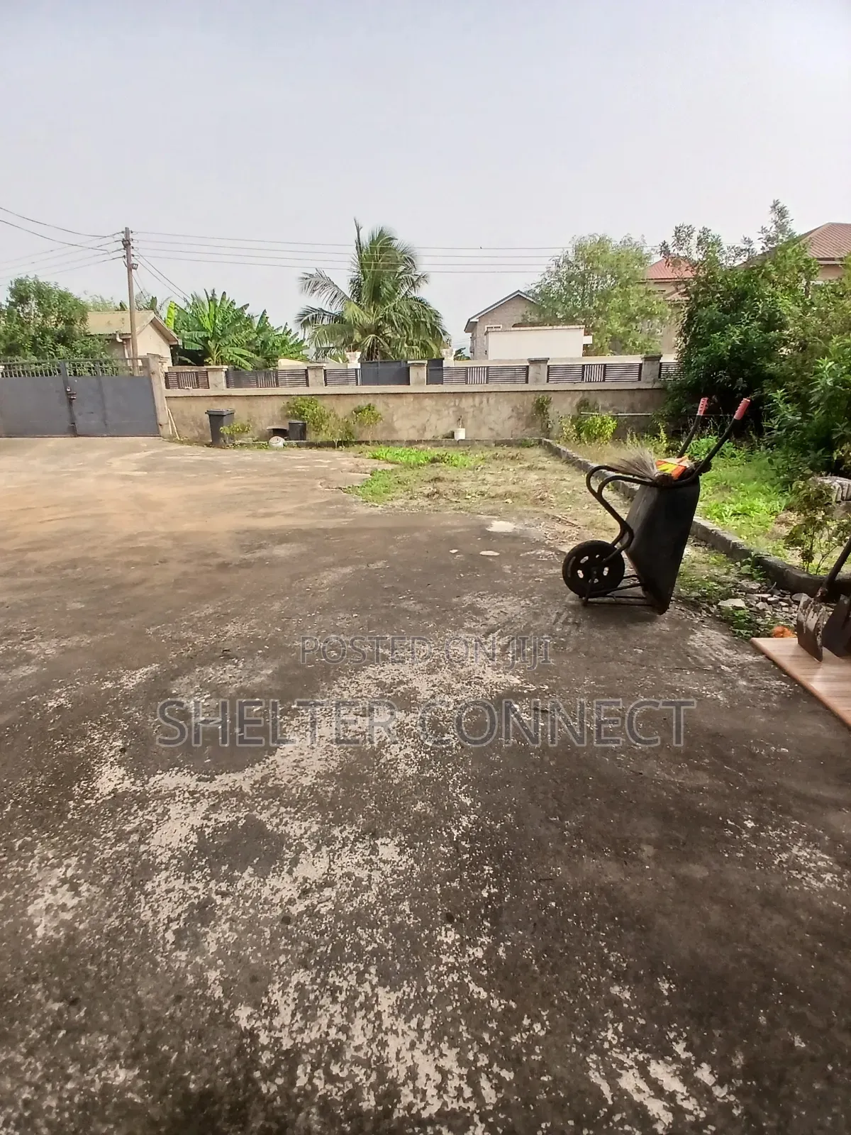 16bdrm Apartment in Abokobi for sale