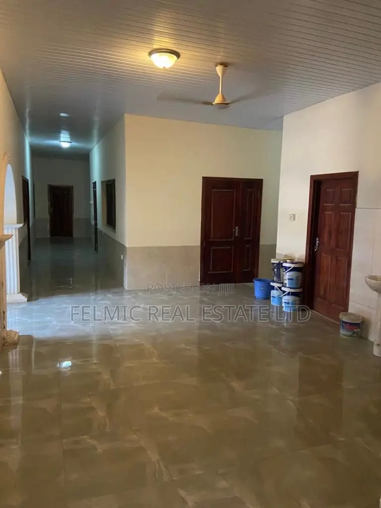5bdrm House in Felmic Real Estate, Housing Down for sale