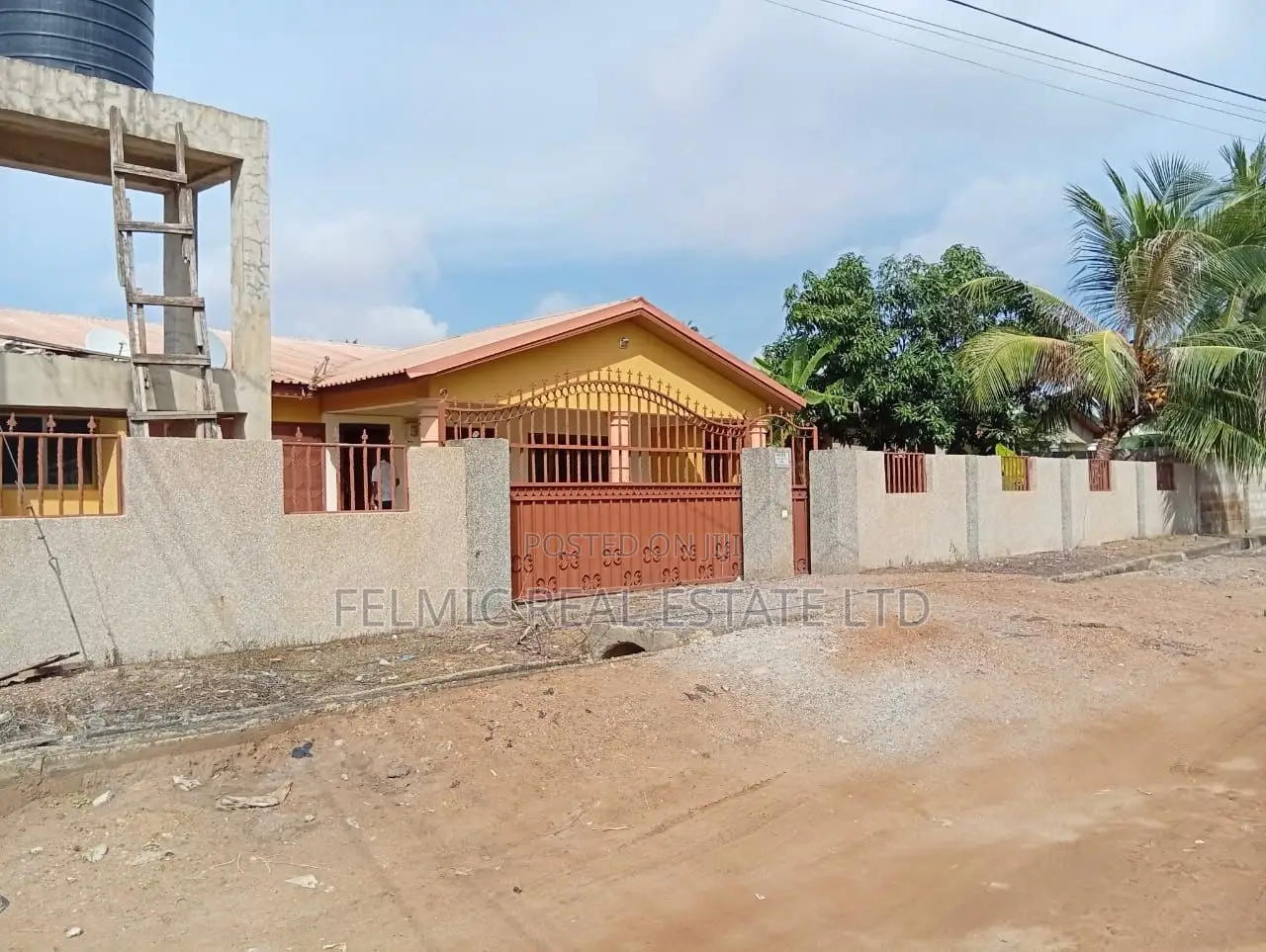 5bdrm House in Felmic Real Estate, Housing Down for sale