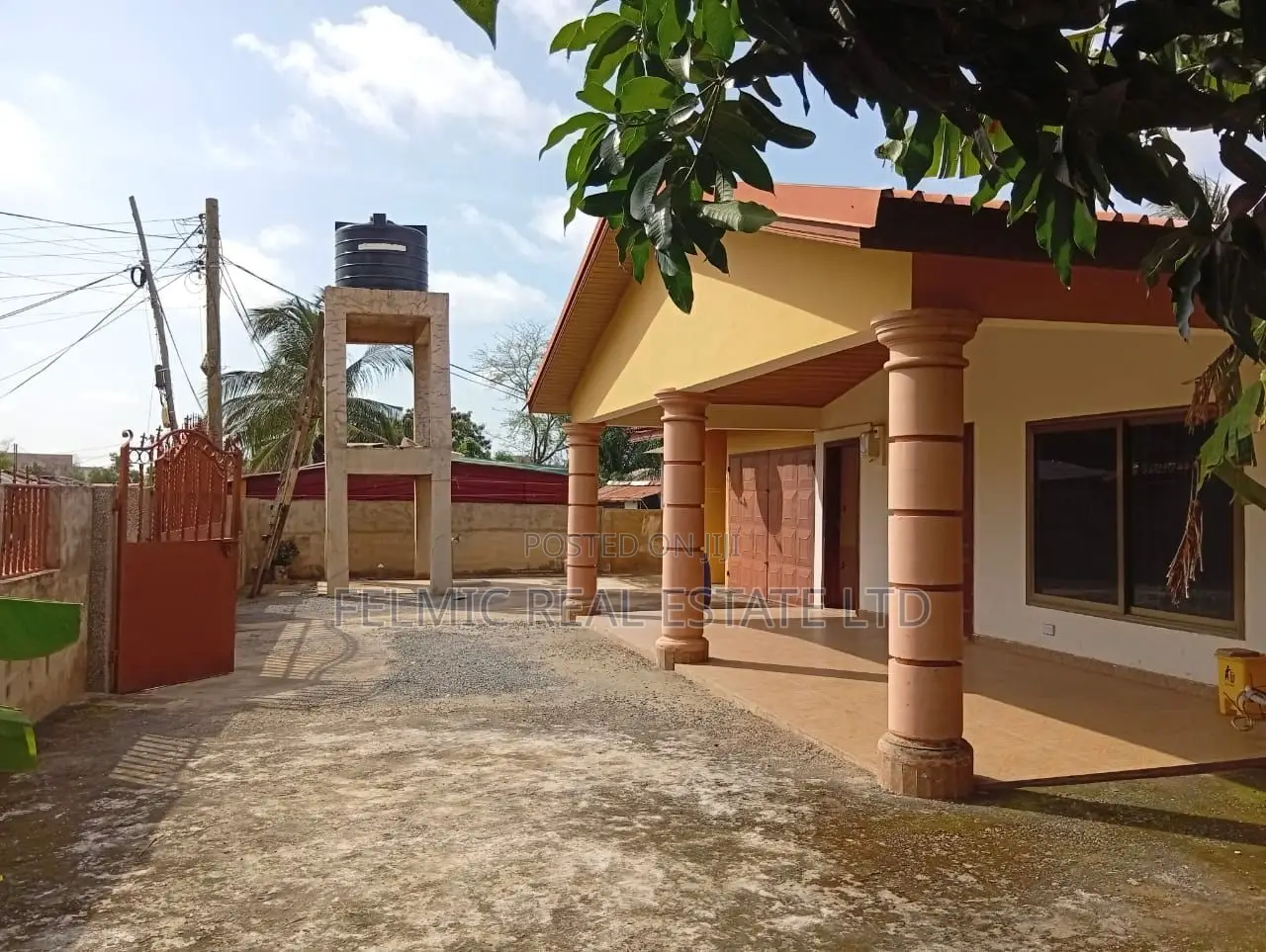 5bdrm House in Felmic Real Estate, Housing Down for sale