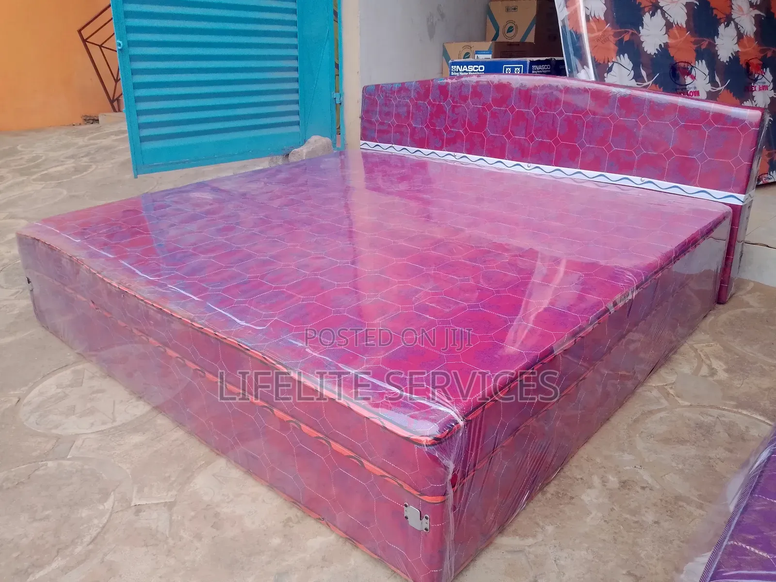 King Size Bed + Inbuilt Foam