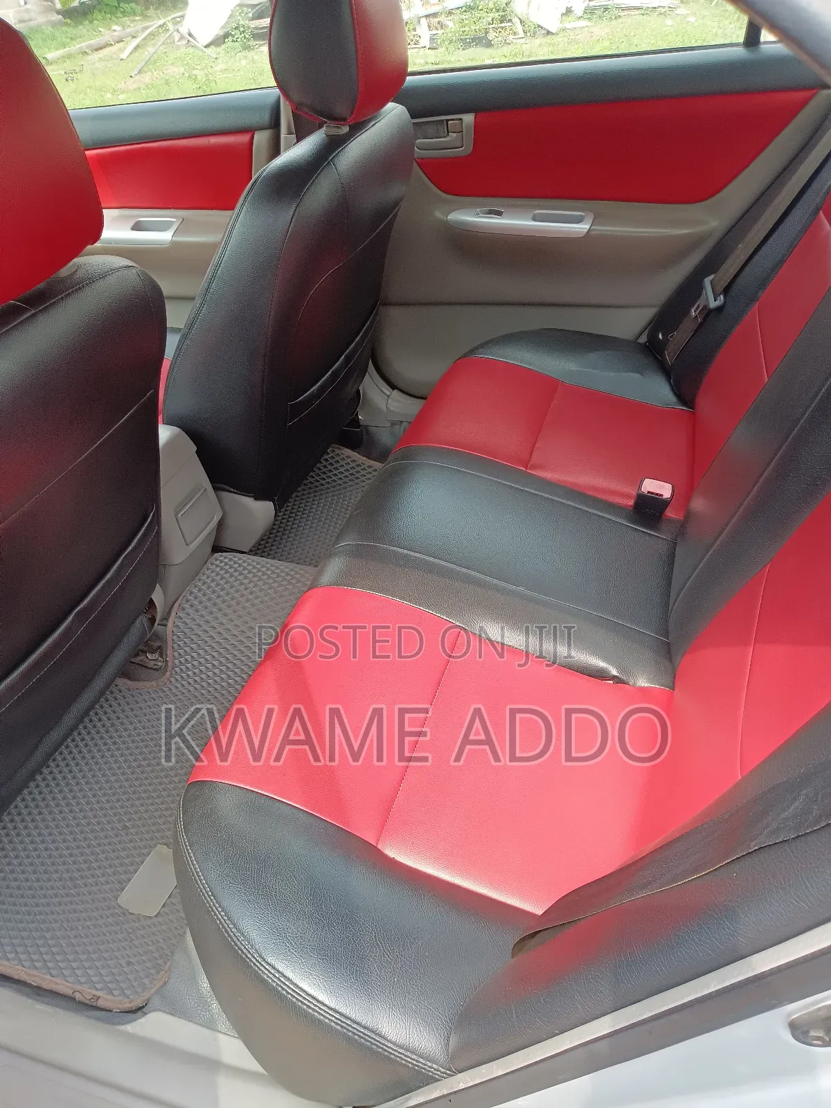 Toyota Corolla Base 4dr Sedan (1.8L 4cyl 5M) 2010 Silver