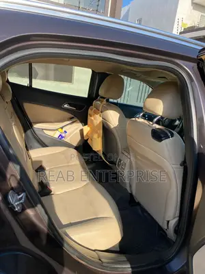 Mercedes-Benz GLA 250 2016 Brown