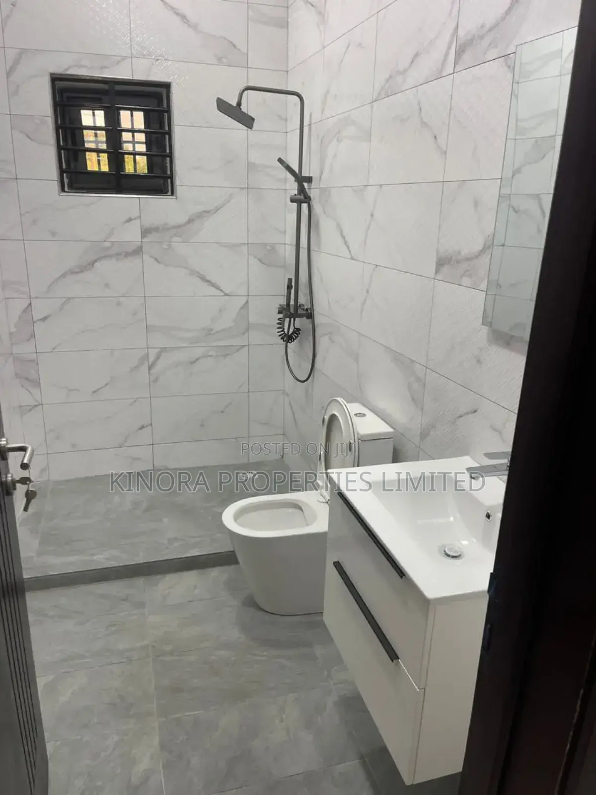 3bdrm Duplex in Paraku Estate, Ga East Municipal for rent