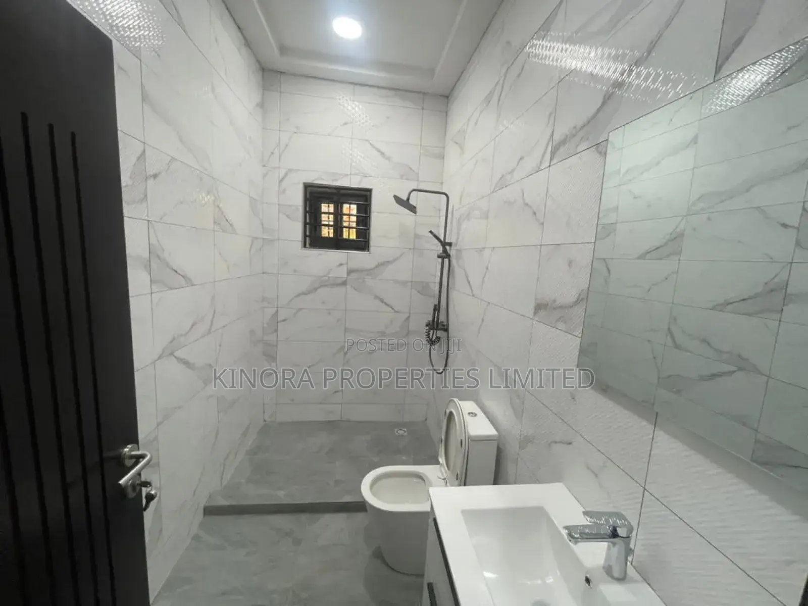 3bdrm Duplex in Paraku Estate, Ga East Municipal for rent