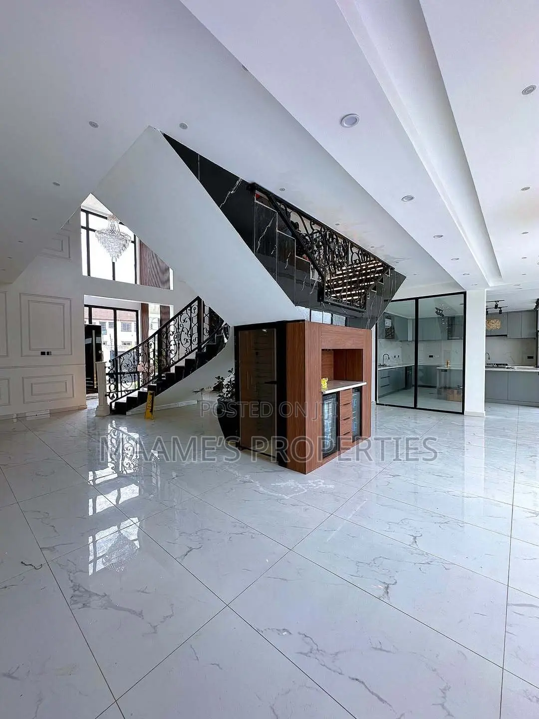 6bdrm Duplex in East Legon for sale