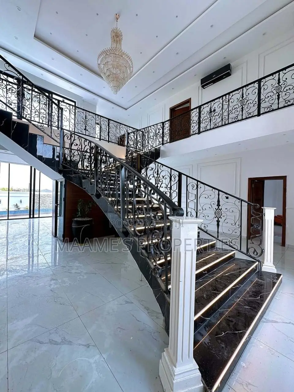 6bdrm Duplex in East Legon for sale