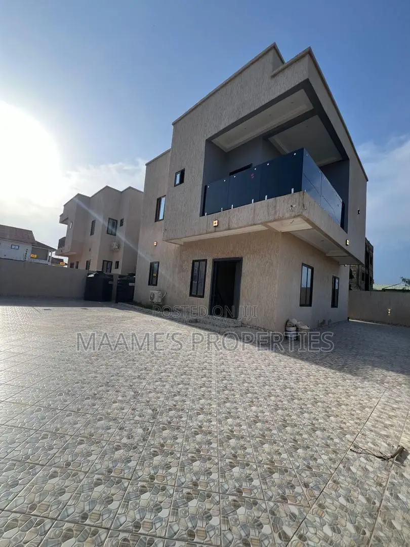 4bdrm Duplex in East Legon for sale