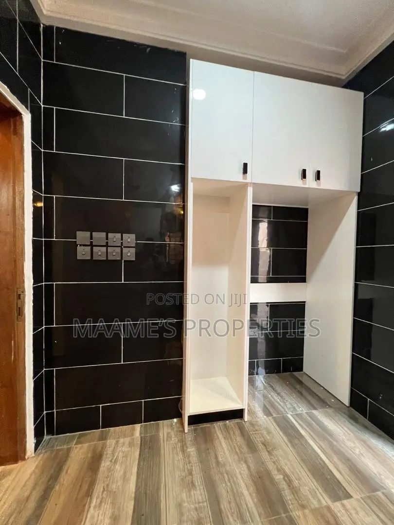 4bdrm Duplex in East Legon for sale