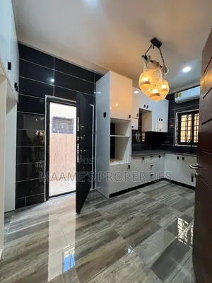 4bdrm Duplex in East Legon for sale