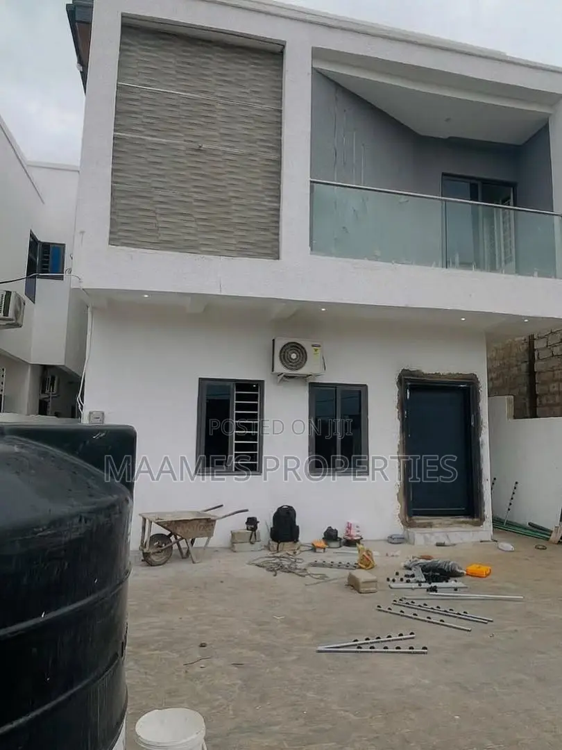 4bdrm Duplex in East Legon for sale