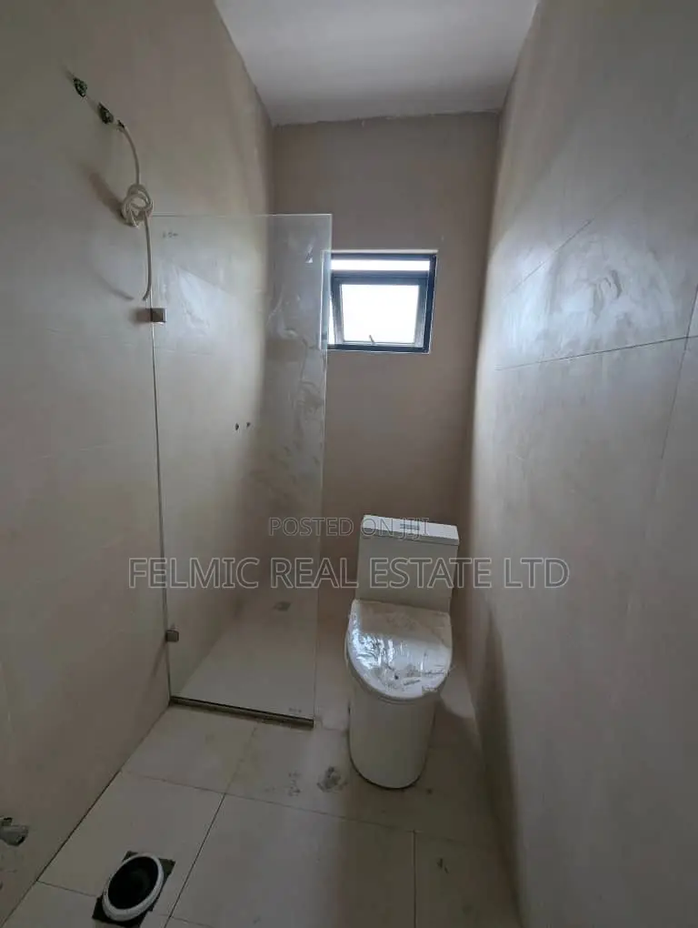 3bdrm Duplex in Felmic Real Estate, Mile 7 for sale