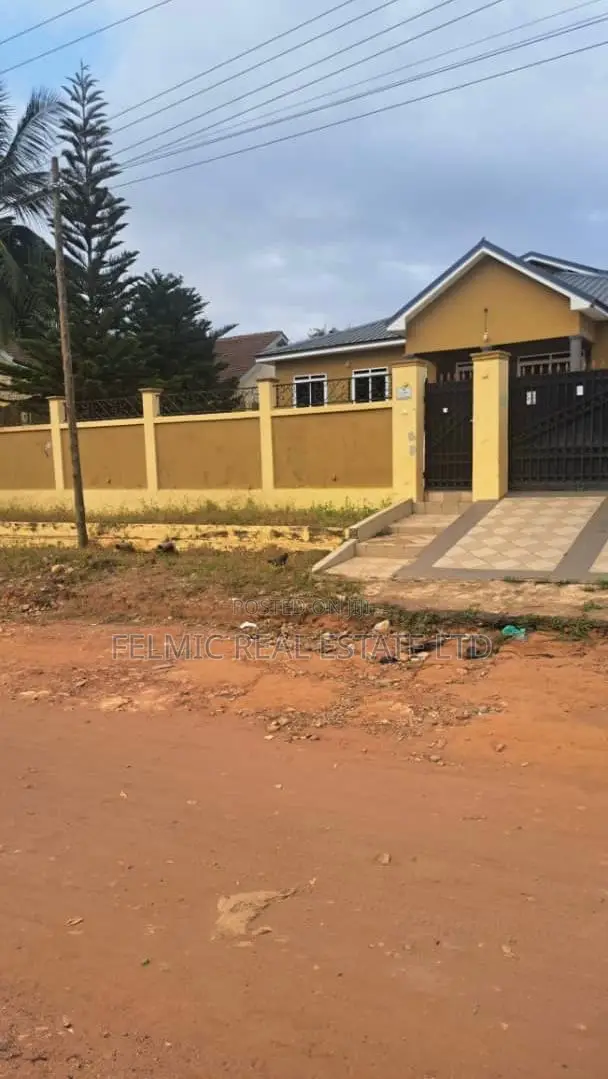 4bdrm House in Felmic Real Estate, Accra Metropolitan for sale