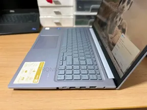 New Laptop HP 15-ra003nia 8GB Intel Core i5 SSD 512GB