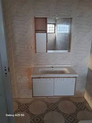 11bdrm House in Effutu Municipal for sale
