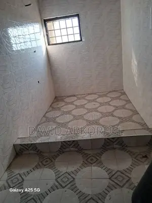 11bdrm House in Effutu Municipal for sale