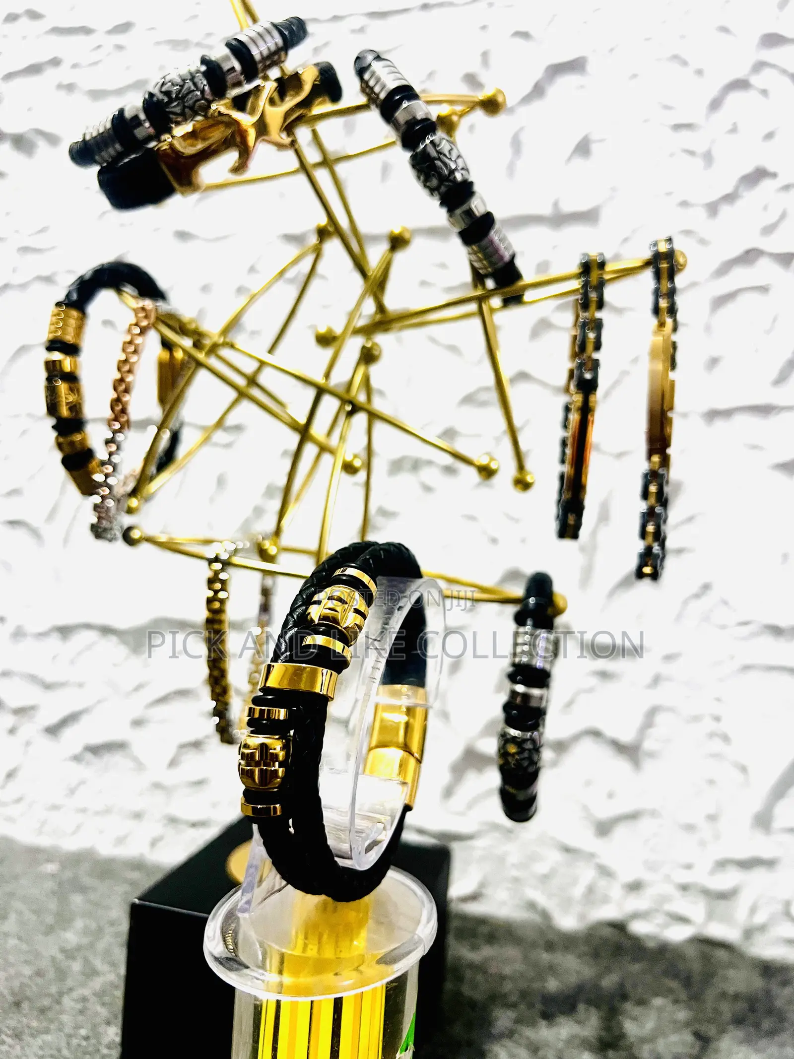 Leather Rebellion, Gold Royalty — Status Rogue Line.