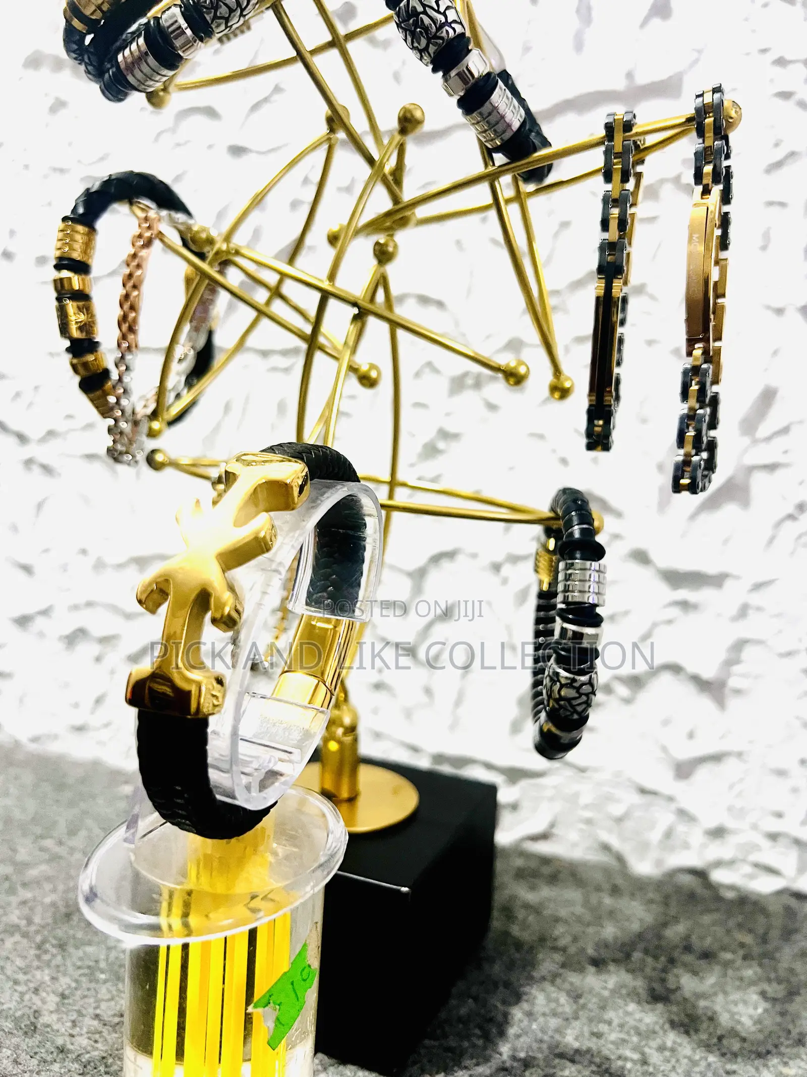 Leather Rebellion, Gold Royalty — Status Rogue Line.