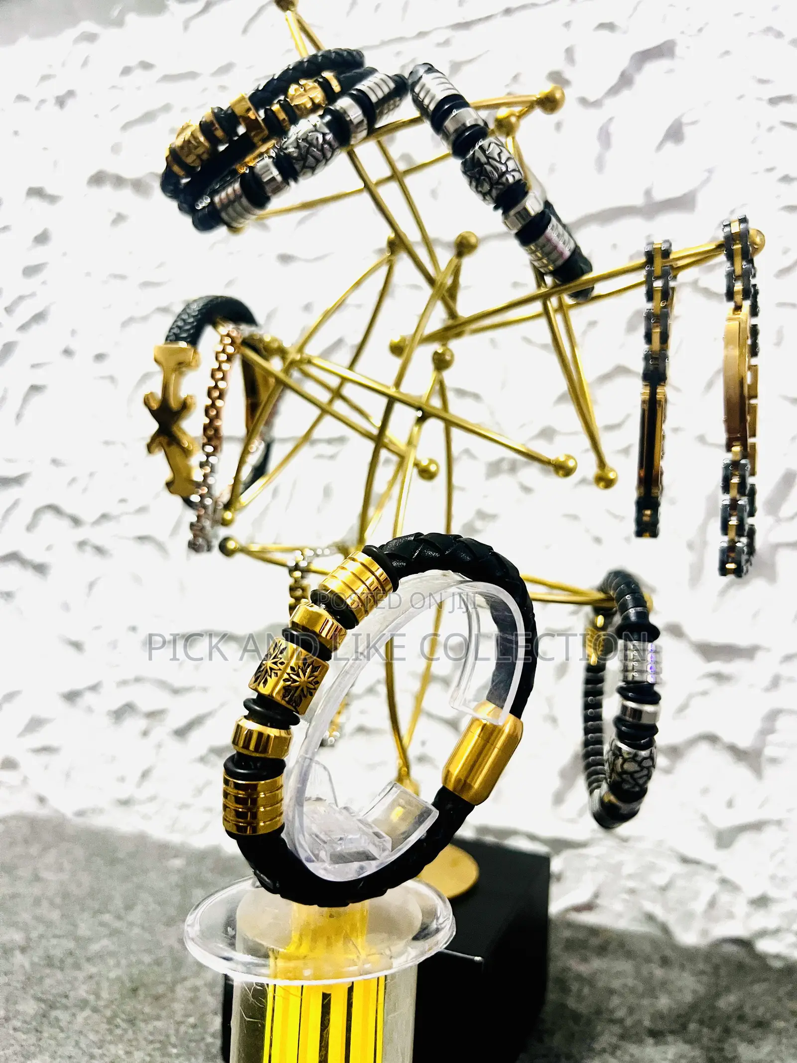 Leather Rebellion, Gold Royalty — Status Rogue Line.